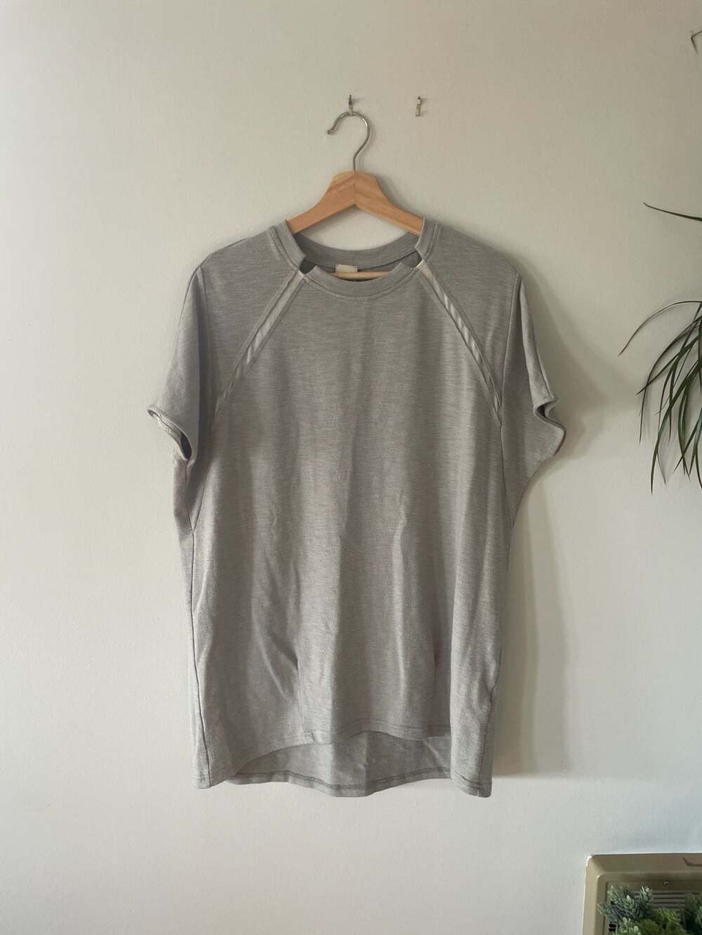 Cover Stitched Grey Mesh Shoulder Detail Short Sleeve T-Shirt Size M